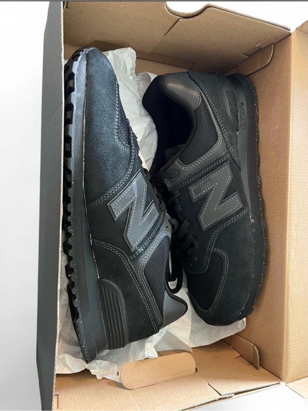 New Balance Men's Black Low-Top Sneakers